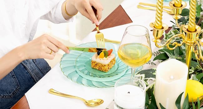 YOUBET 125PCS Clear Green Plastic Plates with Gold Rim