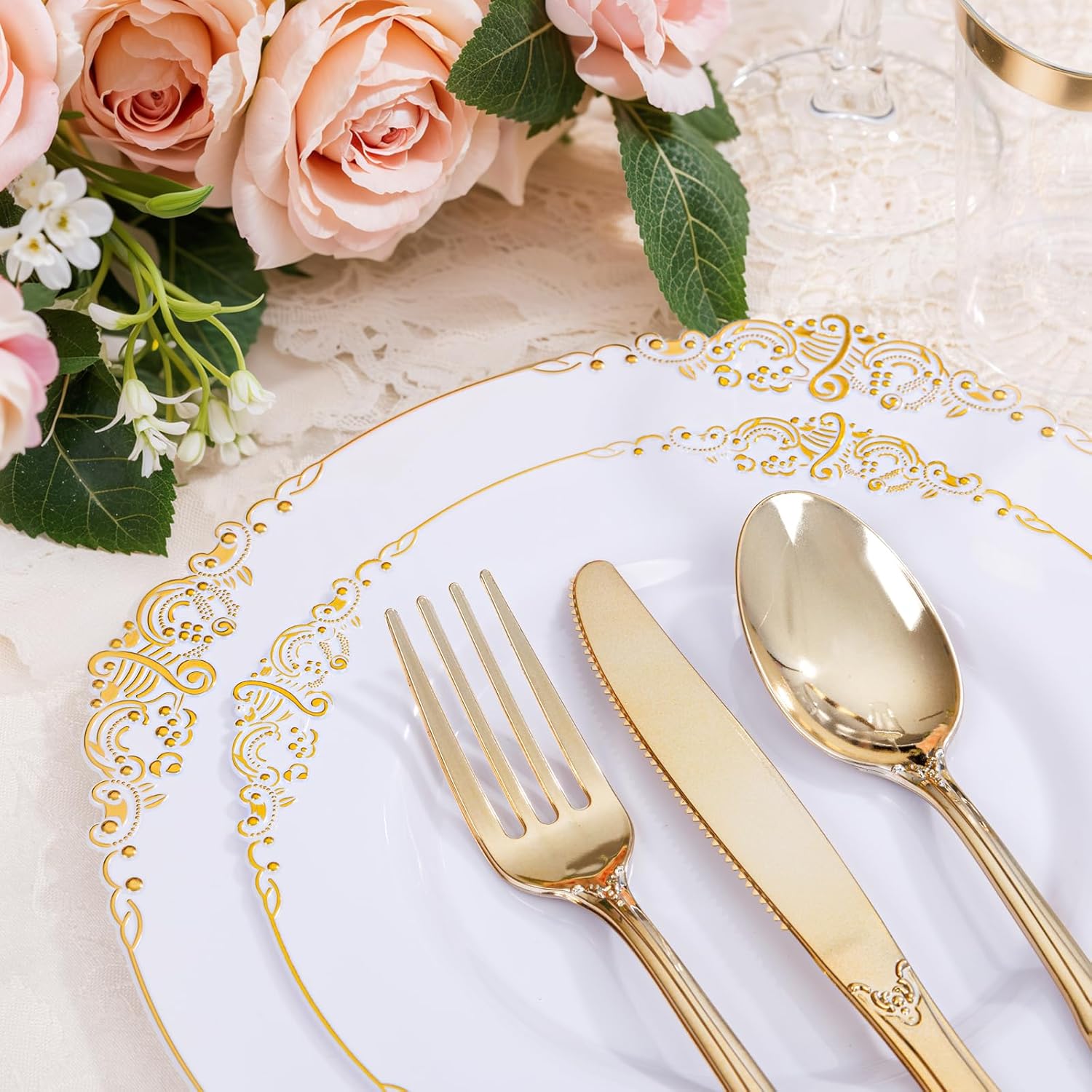 YOUBET 700PCS Gold Plastic Dinnerware Set for 100 Guests Wedding Party Graduation