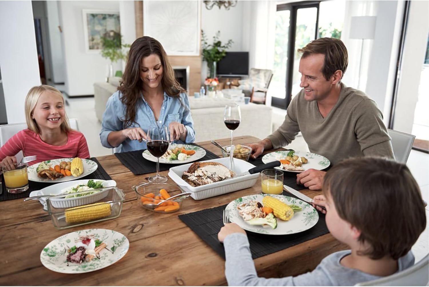 Trendables 80 Piece Plastic Disposable Plates Set