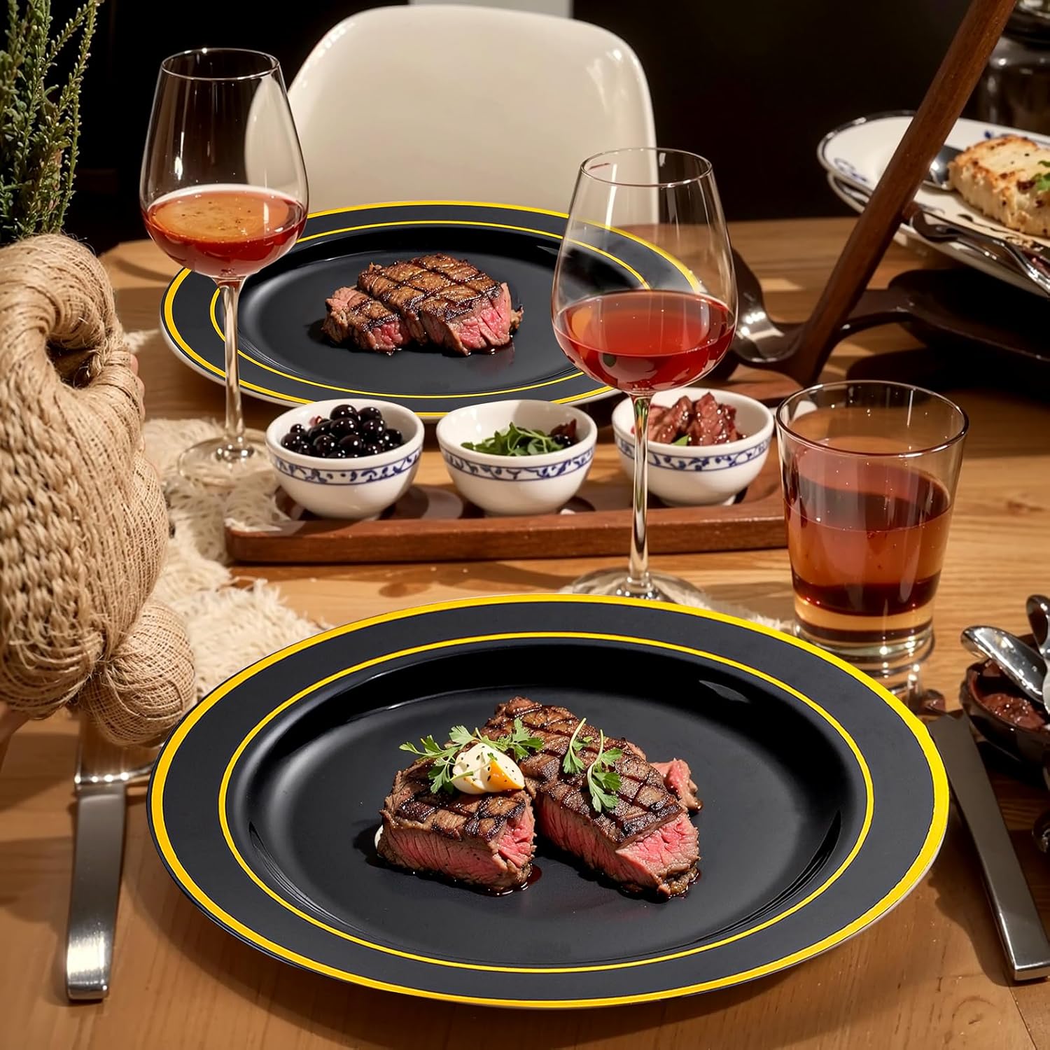 bUCLA 600PCS Black and Gold Disposable Dinnerware Set for Parties