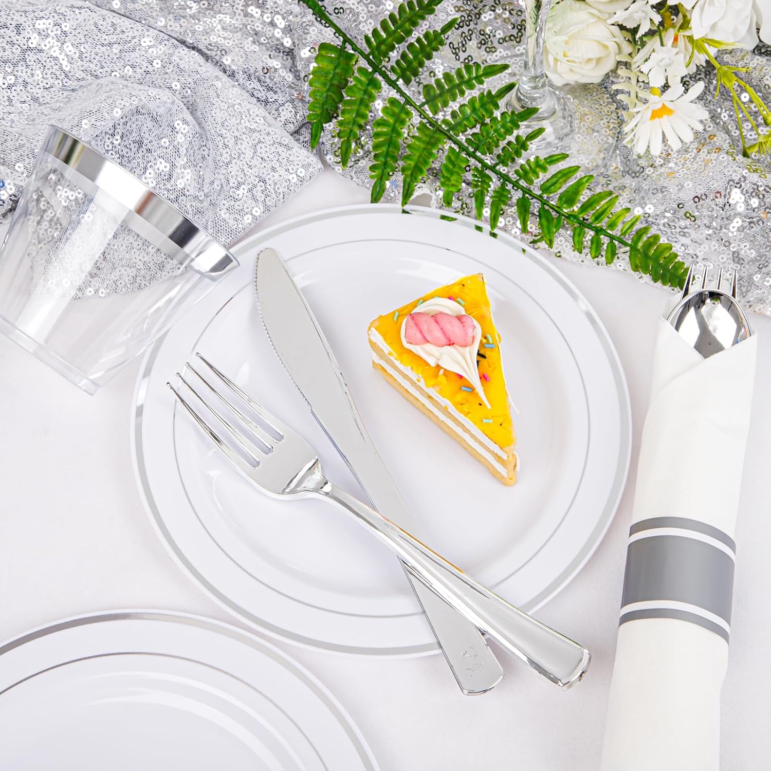 WELLIFE 700 Pcs Silver Plastic Plates Party Set